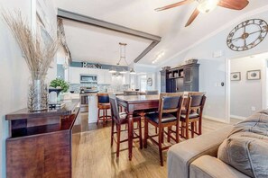 Interior - Dog-friendly home 5 blocks from the beach with patio, fireplace & prime location (Ocean City)