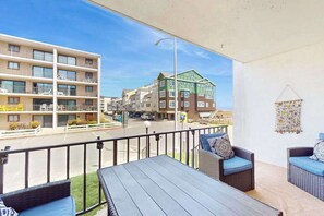 Terrace/patio - Dog-friendly 1st-floor end condo with beach entrance view - steps to the beach (Ocean City)