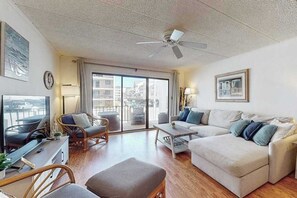 TV, offices - Dog-friendly 1st-floor end condo with beach entrance view - steps to the beach (Ocean City)