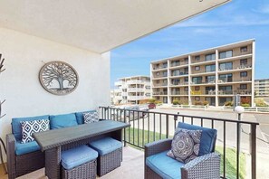 Property grounds - Dog-friendly 1st-floor end condo with beach entrance view - steps to the beach (Ocean City)