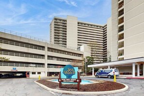 A multi-story parking garage with a sign for 'Sea Watch' hotel. - Oceanfront condo with balcony overlooking the beach, pools, tennis & gym (Ocean City)