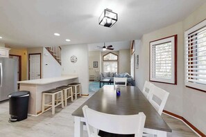 Dining - Fantastic gem near the beach with fast WiFi, shared pool, grill, central AC & WD (Ocean Pines)
