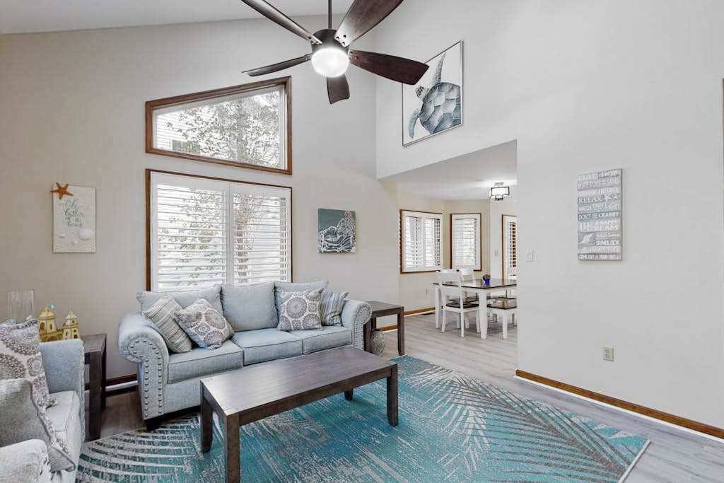 TV, fireplace, offices