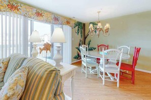 TV, offices - Waterfront escape with two pools, outdoor shower, balcony, WiFi & central AC (Ocean City)