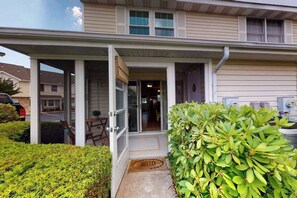 Exterior detail - Townhome with central AC, washer/dryer, & pool access - close to beach (West Ocean City)