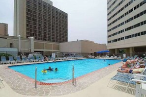 Pool - 15th-floor beachfront condo with on-site pool, washer/dryer, & AC (Ocean City)