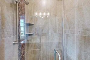 Shower, hair dryer, towels - Serene waterfront townhome with dock, balcony, central AC, & washer/dryer (Ocean City)