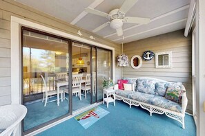 TV, offices - Coastal condo with shared pool, balcony, open layout, internet, W/D, & AC (Ocean City)