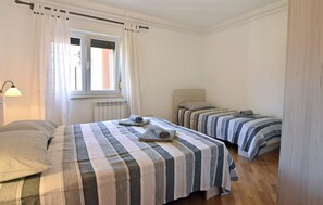 Apartment, 2 Bedrooms, Patio, Garden View - Spacious Ground-floor Flat in Umag (Umag)