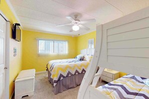 2 bedrooms, travel cot, WiFi, bed sheets - Sunny Beach Front Condo w/Beach Access, Private patio, W/D, AC & full kitchen (Ocean City)