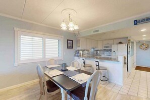 Dining - Sunny Beach Front Condo w/Beach Access, Private patio, W/D, AC & full kitchen (Ocean City)