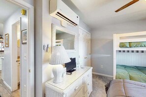 1 bedroom, iron/ironing board, WiFi, bed sheets - Jockey Beach Club 231 (Ocean City)