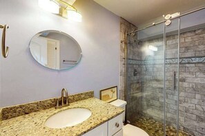 Shower, towels - Jockey Beach Club 231 (Ocean City)