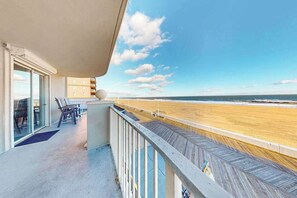 Property grounds - Spacious condo on the boardwalk & beach w/amazing views, private balcony, A/C (Ocean City)