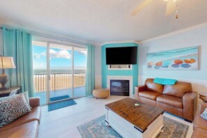 TV, fireplace, offices - Spacious condo on the boardwalk & beach w/amazing views, private balcony, A/C (Ocean City)