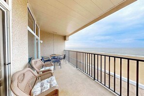 Outdoor dining - Spacious Oceanfront - condo on the Boardwalk w/balcony, WiFi, washer/dryer & AC (Ocean City)