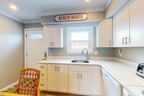 Fridge, microwave, oven, stovetop - Stunning canal front Condo - a short walk to the beach, boardwalk, & parks (Ocean City)