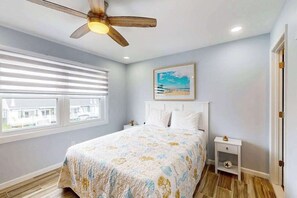 Iron/ironing board, WiFi, bed sheets - Stunning canal front Condo - a short walk to the beach, boardwalk, & parks (Ocean City)