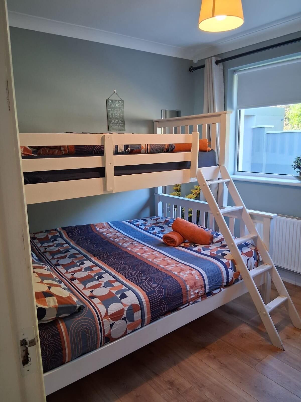 5 bedrooms, iron/ironing board, free WiFi, bed sheets