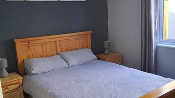 6 bedrooms, iron/ironing board, free WiFi, bed sheets