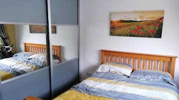 5 bedrooms, iron/ironing board, free WiFi, bed sheets