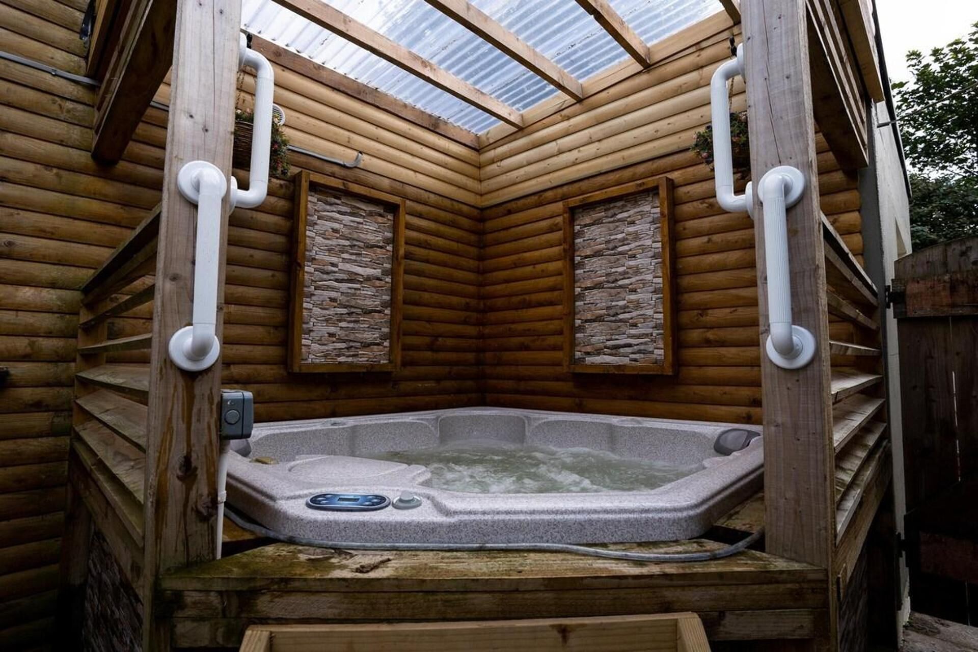 Outdoor spa tub