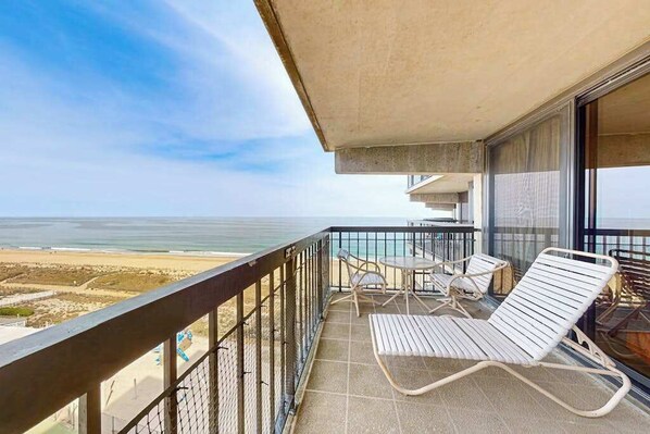 Property grounds - Cozy oceanfront condo with beach views, pools, gym, tennis & sauna (Ocean City)