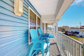 Property grounds - Family Townhouse w/3 Private Balconies,Washer/Dryer & Shared Community Pool (Ocean City)