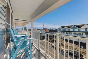Property grounds - Family Townhouse w/3 Private Balconies,Washer/Dryer & Shared Community Pool (Ocean City)