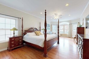 5 bedrooms, iron/ironing board, WiFi, bed sheets - Spacious 5 bedroom, waterfront home w/grill, firepit, full kitchen & shared pool (Ocean City)