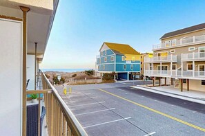 Property grounds - Beautiful Ocean view Condo short walk to the beach access (Ocean City)