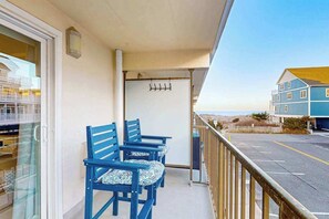 Property grounds - Beautiful Ocean view Condo short walk to the beach access (Ocean City)