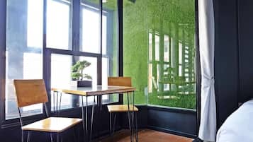 Double Room, Non Smoking | Dining