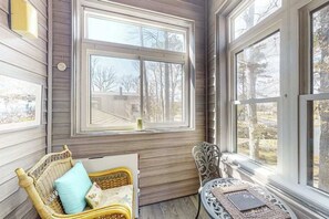 Interior - Waterfront townhome on the golf course with private deck, & paid-access pools (Ocean Pines)