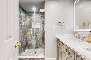 Shower, towels - Beach condo with balcony, indoor/outdoor pools, game room & gym (Ocean City)