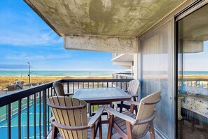 Outdoor dining - Beach condo with balcony, indoor/outdoor pools, game room & gym (Ocean City)