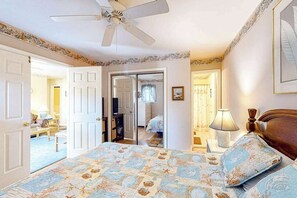 2 bedrooms, iron/ironing board, WiFi, bed sheets - Quaint condo with sauna, tennis court, pool, grill, yard, and patio (Ocean City)