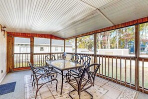 Outdoor dining - 416 - 141st St (Ocean City)