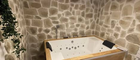Shower, jetted bath, towels, soap