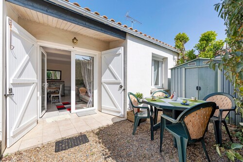 Gîte 2 with Private Terrace and Wi-Fi