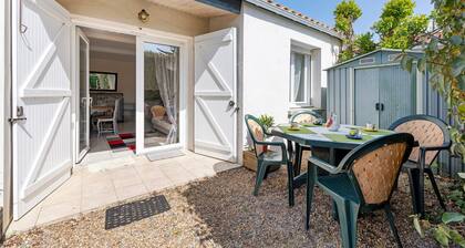 Gîte 2 with Private Terrace and Wi-Fi