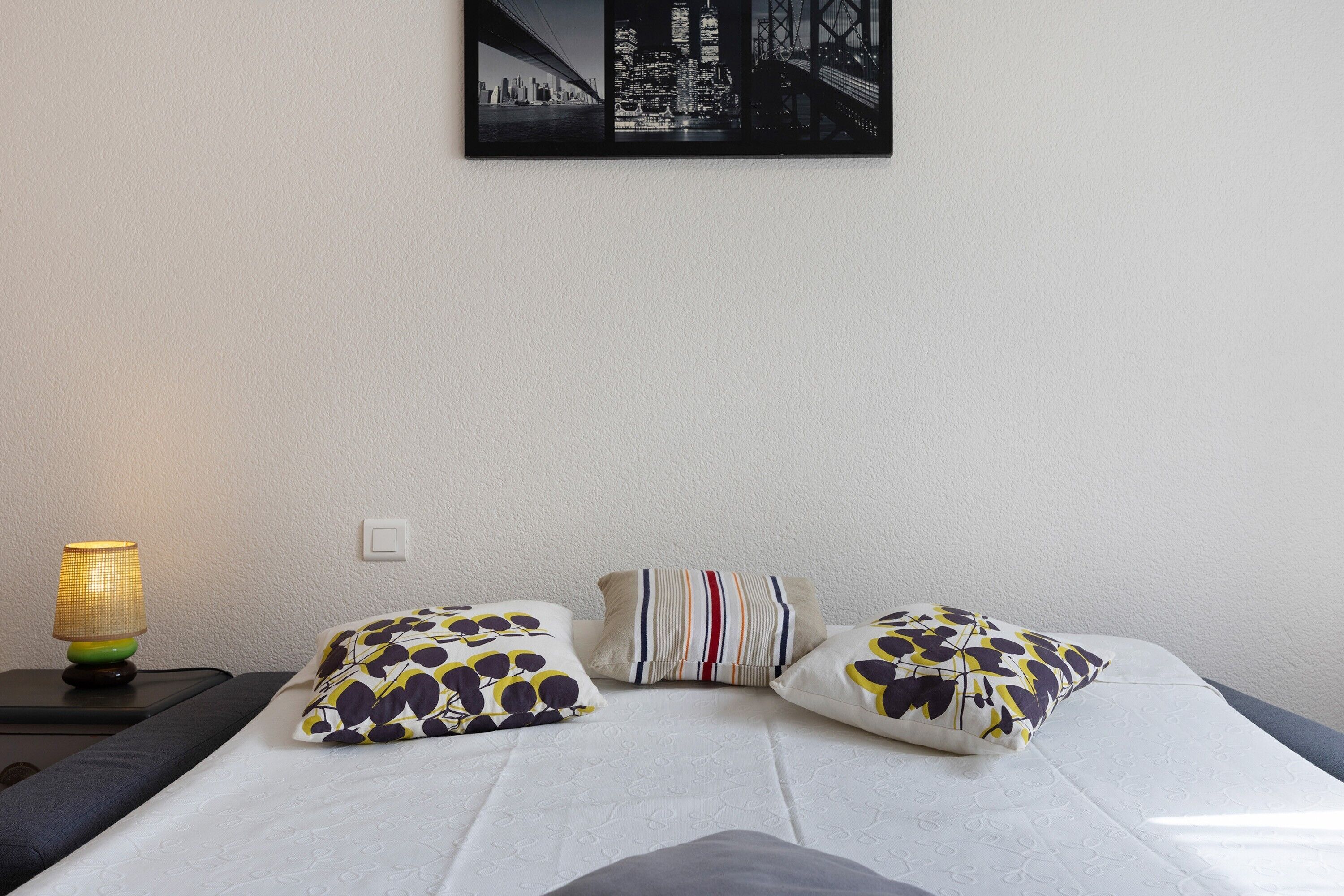 2 chambres, fer et planche à repasser