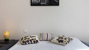 2 chambres, fer et planche Ă repasser