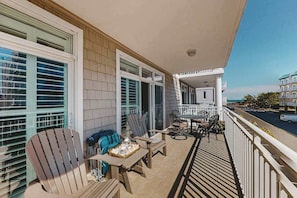 Outdoor dining - 2nd-floor condo near the beach with pool, balcony, gym, fireplace, & jetted tub (Ocean City)