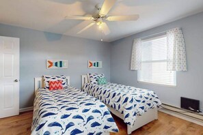 3 bedrooms, iron/ironing board, WiFi, bed sheets - Breezes # 3 (Ocean City)