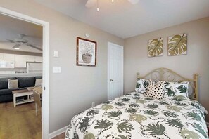 3 habitaciones, tabla de planchar con plancha, wifi y ropa de cama 
