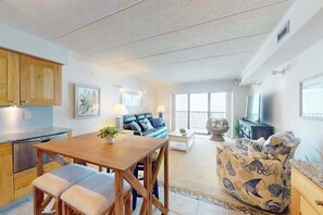 TV, offices - Charming one bedroom beachfront Condo w/balcony, kitchen, shared pool & hot tub (Ocean City)