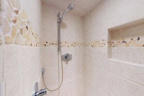Shower, hair dryer, towels - Charming one bedroom beachfront Condo w/balcony, kitchen, shared pool & hot tub (Ocean City)