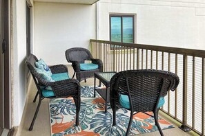 Property grounds - Bayfront condo with water & sunset views, balcony & pool - walk everywhere (Ocean City)