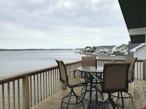 Outdoor dining - Waterfront oasis with 4 decks, grill, free WiFi, pool access, dock & central AC (Ocean Pines)